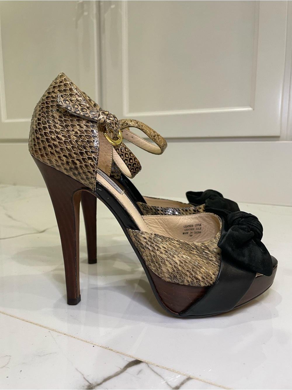 Classiques Entier Tan Snake-Print Platform Heels with Black Bow - Picture 3 of 6